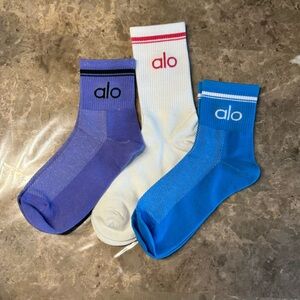 New Women’s Alo Socks
New with tags in its packaging 
3 pairs 
Fits sizes 6-11